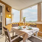 L'esquinade - J4236 By Interhome