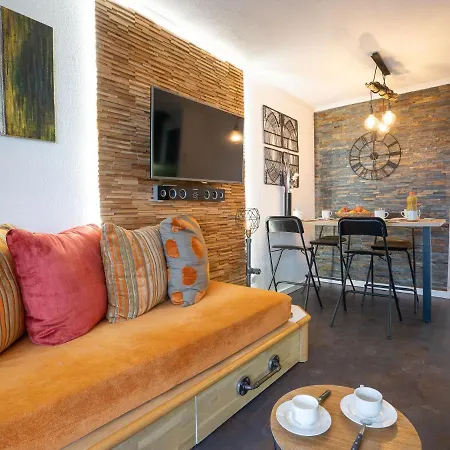 شقة L'esquinade - J4236 By Interhome