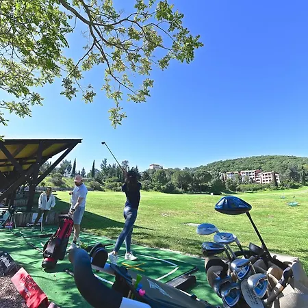 شقة L'esquinade - J4236 By Interhome *