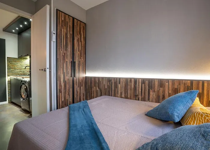 L'esquinade - J4236 By Interhome *