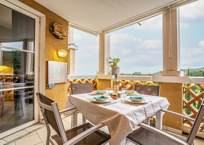 L'esquinade - J4236 By Interhome